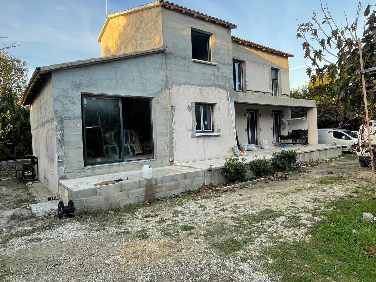 Maison en cours de travaux : extension et reprise de façade